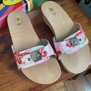 Dr. Scholls wooden slides pink flowered